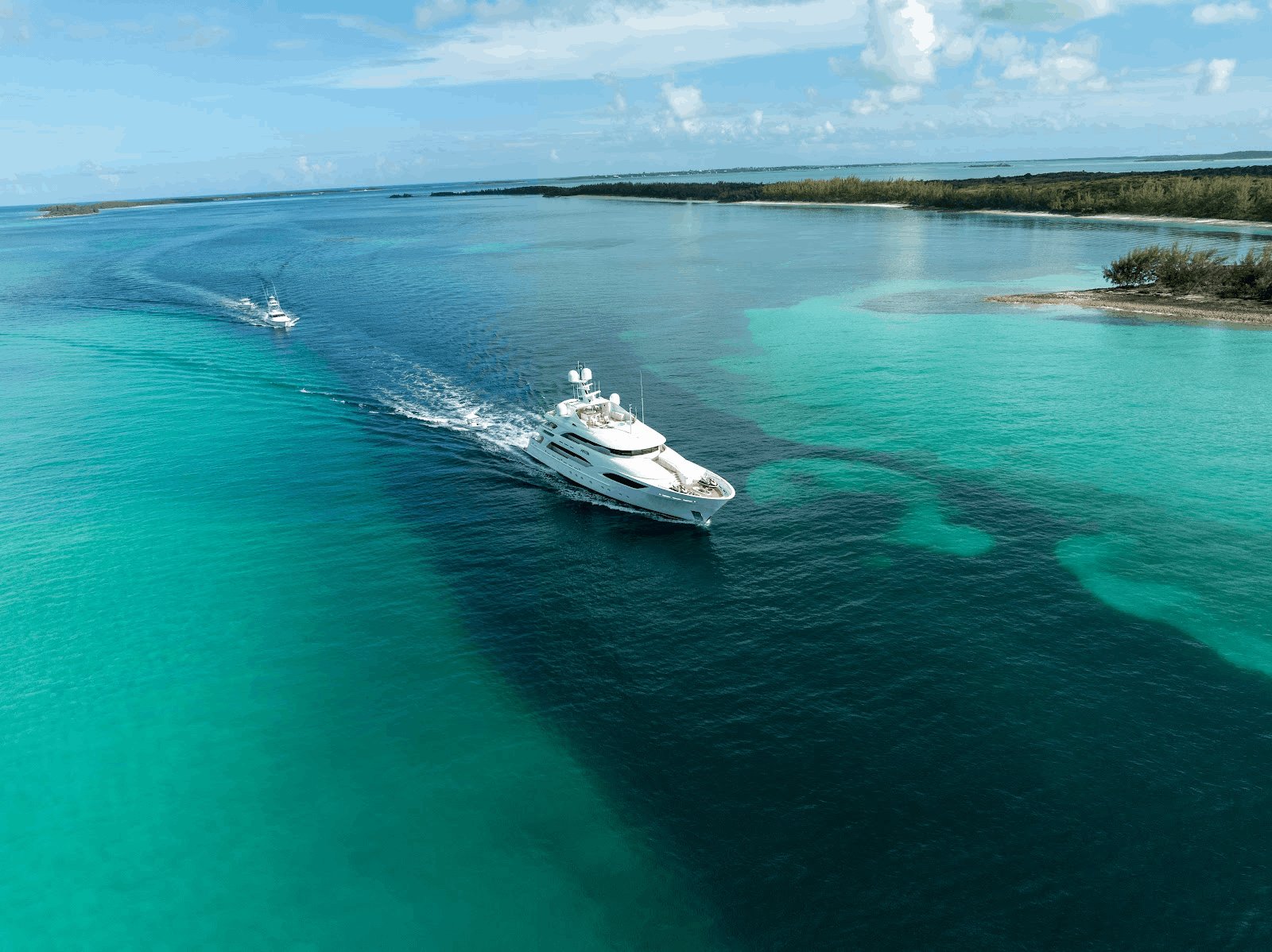Motor yacht Avalon cruising the Bahamas